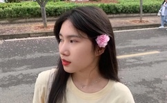 美女100露胸无遮挡照片